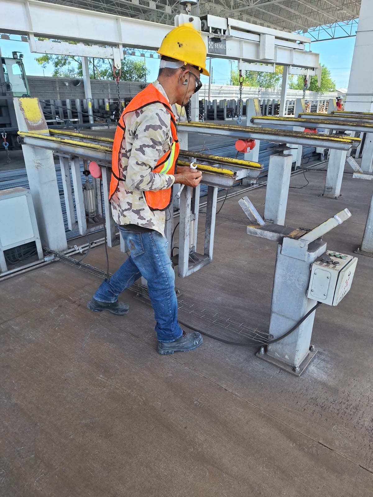 Mantenimiento correctivo de mesas vibradoras y reparacion de porton